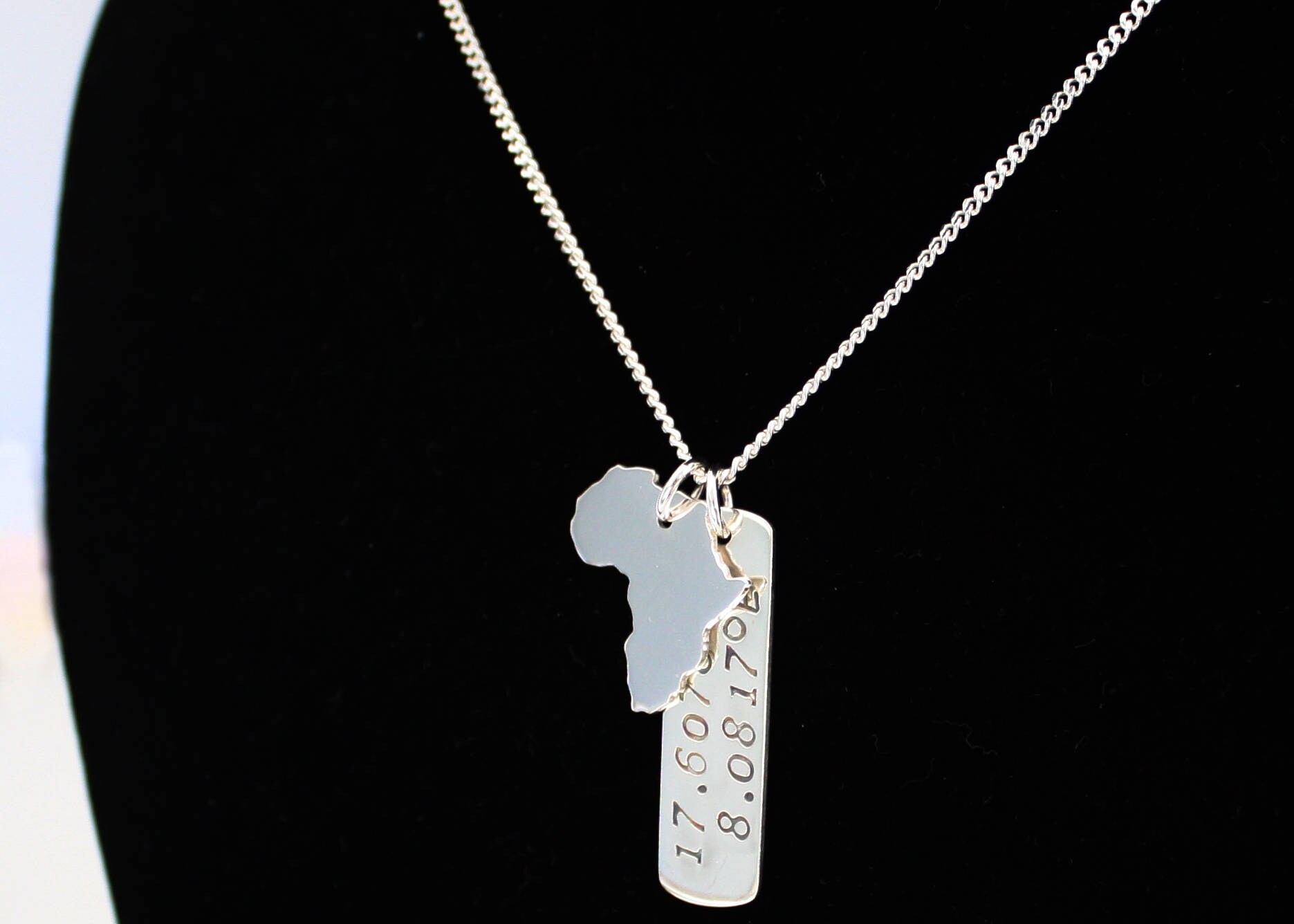 Personalisierte Dog Tag & Afrika Halskette - Handgemachter Massiver Sterling Silber 925 Doppelanhänger Personalisierte Dog Tag & Afrika Halskette - Handgemachter Massiver Sterling Silber 925 Doppelanhänger von BelindaCarmichaelSJ