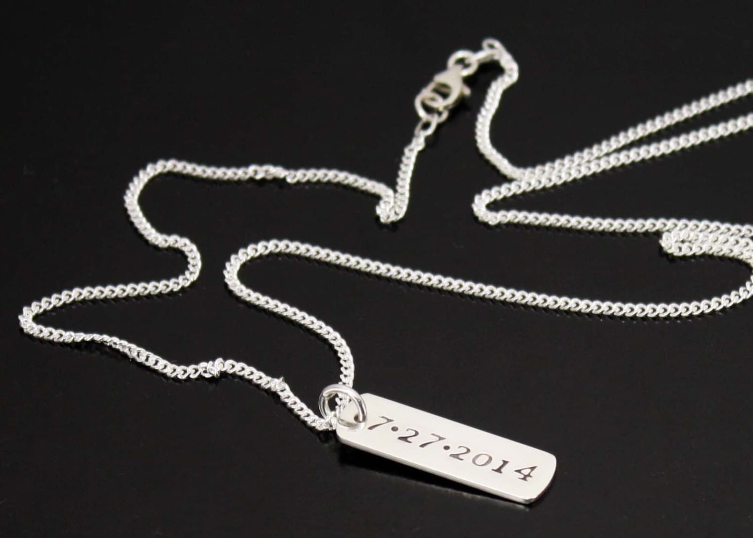 Personalisierte Halskette, Einfache Hundemarke, Datum Anhänger, Sterling Silber 925 Personalisierte Halskette, Einfache Hundemarke, Datum Anhänger, Sterling Silber 925 von BelindaCarmichaelSJ