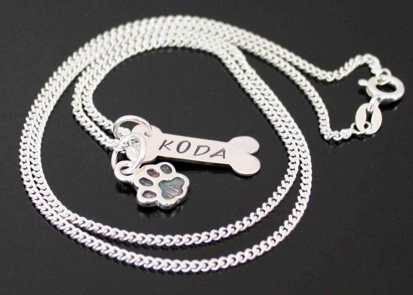Personalisierte Hund Pfotenabdruck Hundeknochen Namen Halskette Sterling Silber Gedenkhalskette Gedenkschmuck Schmuck, Hundepfotenabdruck Charme Personalisierte Hund Pfotenabdruck Hundeknochen Namen Halskette Sterling Silber Gedenkhalskette Gedenkschmuck Schmuck, Hundepfotenabdruck Charme von BelindaCarmichaelSJ