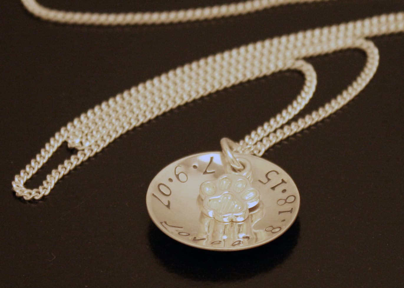 Personalisierte Hundepfoten-Halskette Aus Massivem Sterlingsilber Personalisierte Hundepfoten-Halskette Aus Massivem Sterlingsilber von BelindaCarmichaelSJ