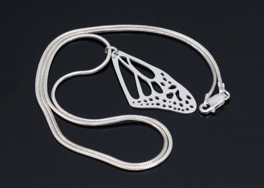 Schmetterlingsflügel-Halskette in Sterlingsilber, Schmetterlingsflügel-Anhänger, Monarch-Flügel-Schmuck, 925 Schmuck Schmetterlingsflügel-Halskette in Sterlingsilber, Schmetterlingsflügel-Anhänger, Monarch-Flügel-Schmuck, 925 Schmuck von BelindaCarmichaelSJ