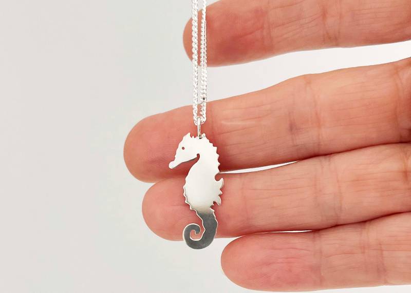 Seepferdchen Kette Handgefertigt Aus Massivem Sterling Silber. Anhänger Seepferdchen Kette Handgefertigt Aus Massivem Sterling Silber. Anhänger von BelindaCarmichaelSJ