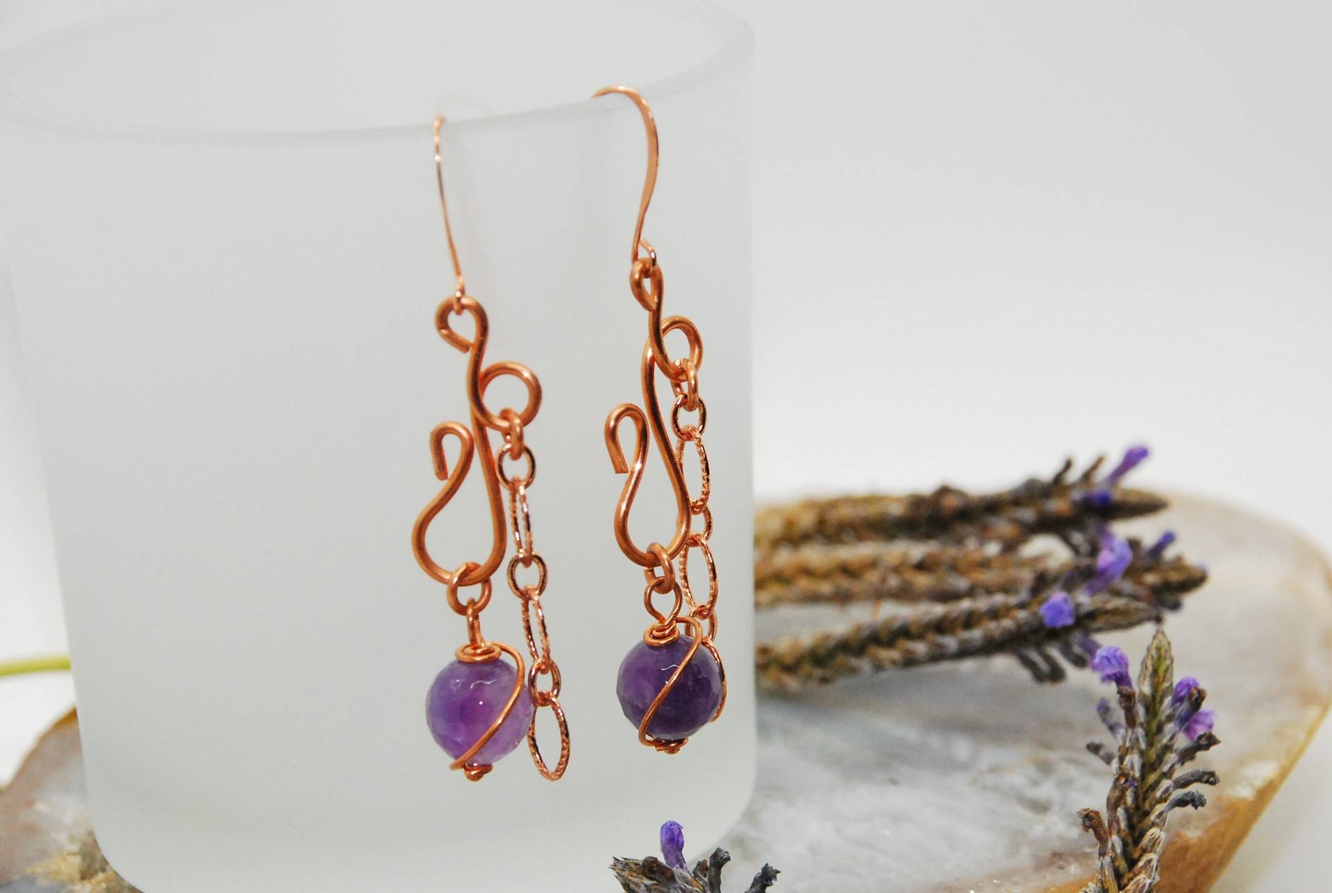 Amethyst Ohrringe in Kupfer Handgemachte Baumeln Lila Facettierte Perlen Schmuck Mit Kette von BelkisGemsandJewelry