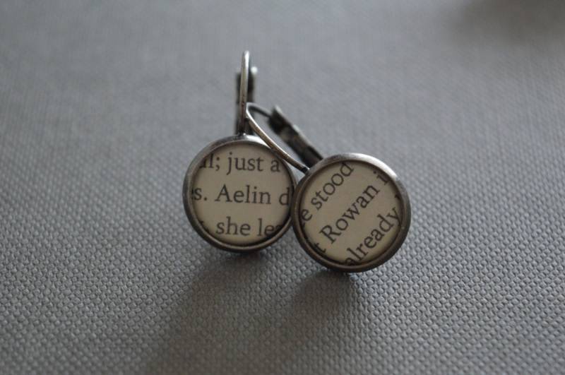 Ohrringe Aus Recycelten Buchseiten Aelin Und Rowan Throne Of Glass Ohrringe Aus Recycelten Buchseiten Aelin Und Rowan Throne Of Glass von BellBookAndScandal