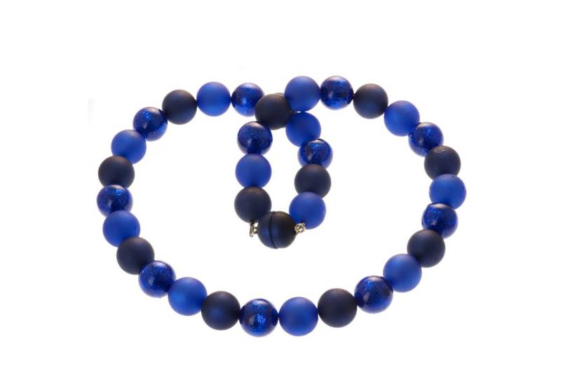 Perlenkette Polaris Perlen Kette mit Glitzer Effekt 14 mm blau von Bella Carina