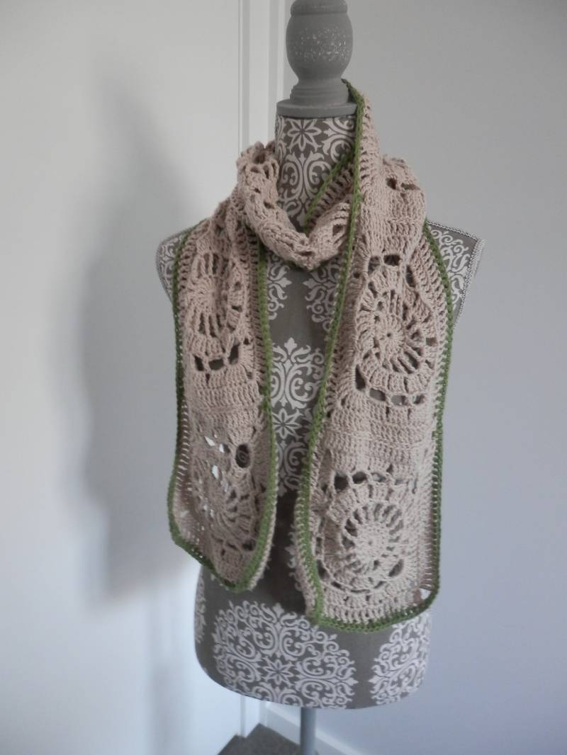 Schal. Gehäkelter Baumwoll-Schal. Designer-Schal von BellaAmeDesigns