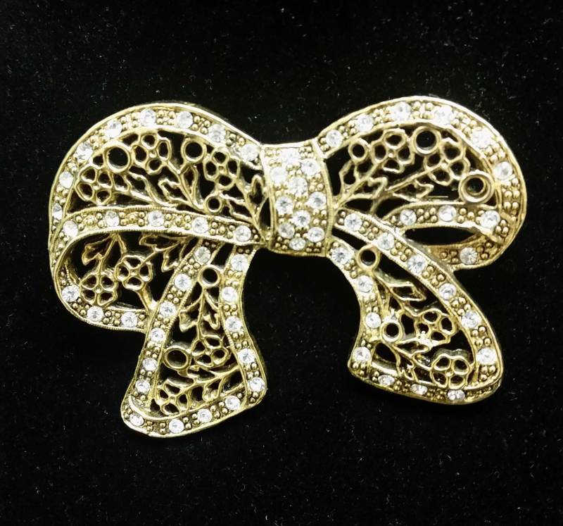 1928 Bow Pin von BellaAndTutti