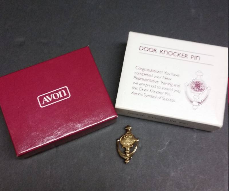Avon Door Knocker Lapel Pin Avon Door Knocker Lapel Pin von BellaAndTutti