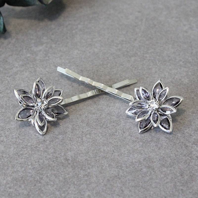 Graue Haarnadeln, Graue Brautjungfer Schmuck, Blumen Braut Trauzeugin Geschenk Graue Haarnadeln, Graue Brautjungfer Schmuck, Blumen Braut Trauzeugin Geschenk von BellaBoutiqueCrafts