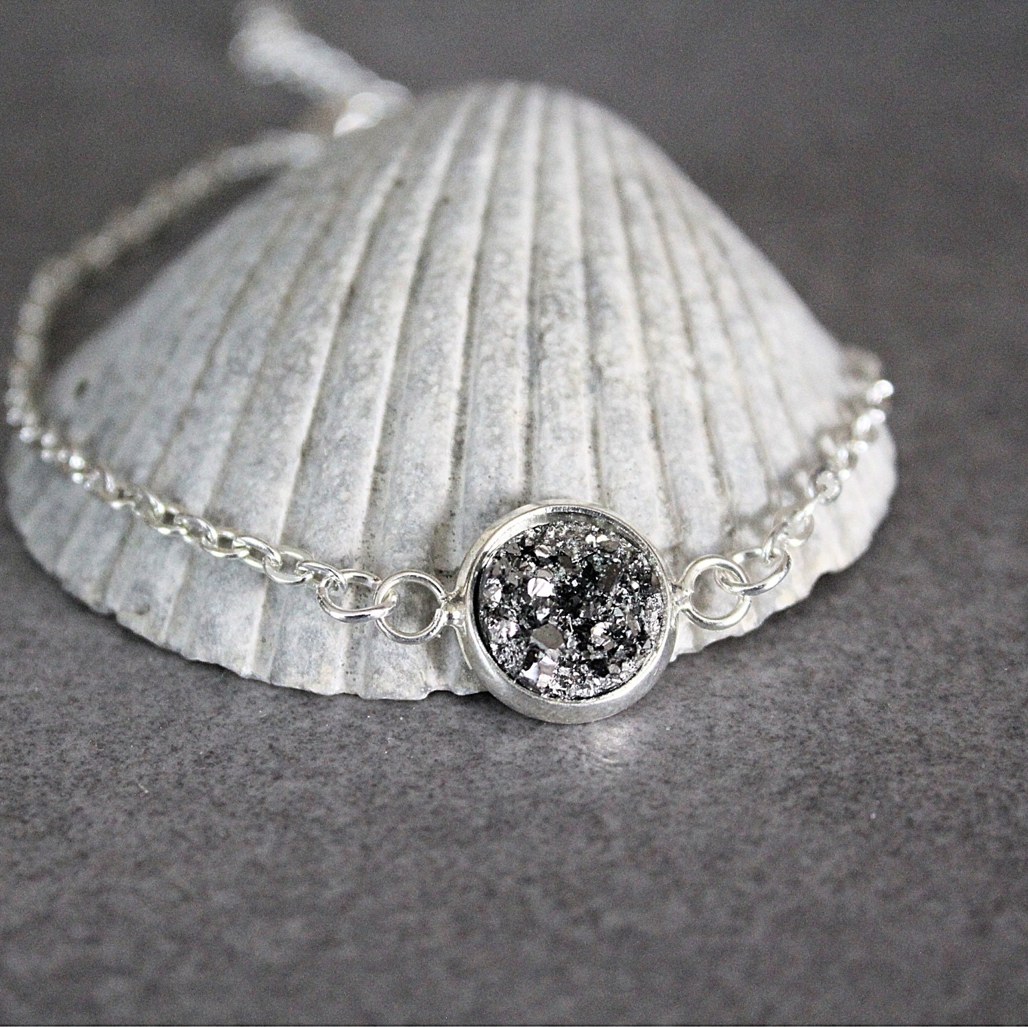 Gunmetal Druzy Armband, Graues Brautjungfern Geschenke Für Mama, Geschenk Sie von BellaBoutiqueCrafts