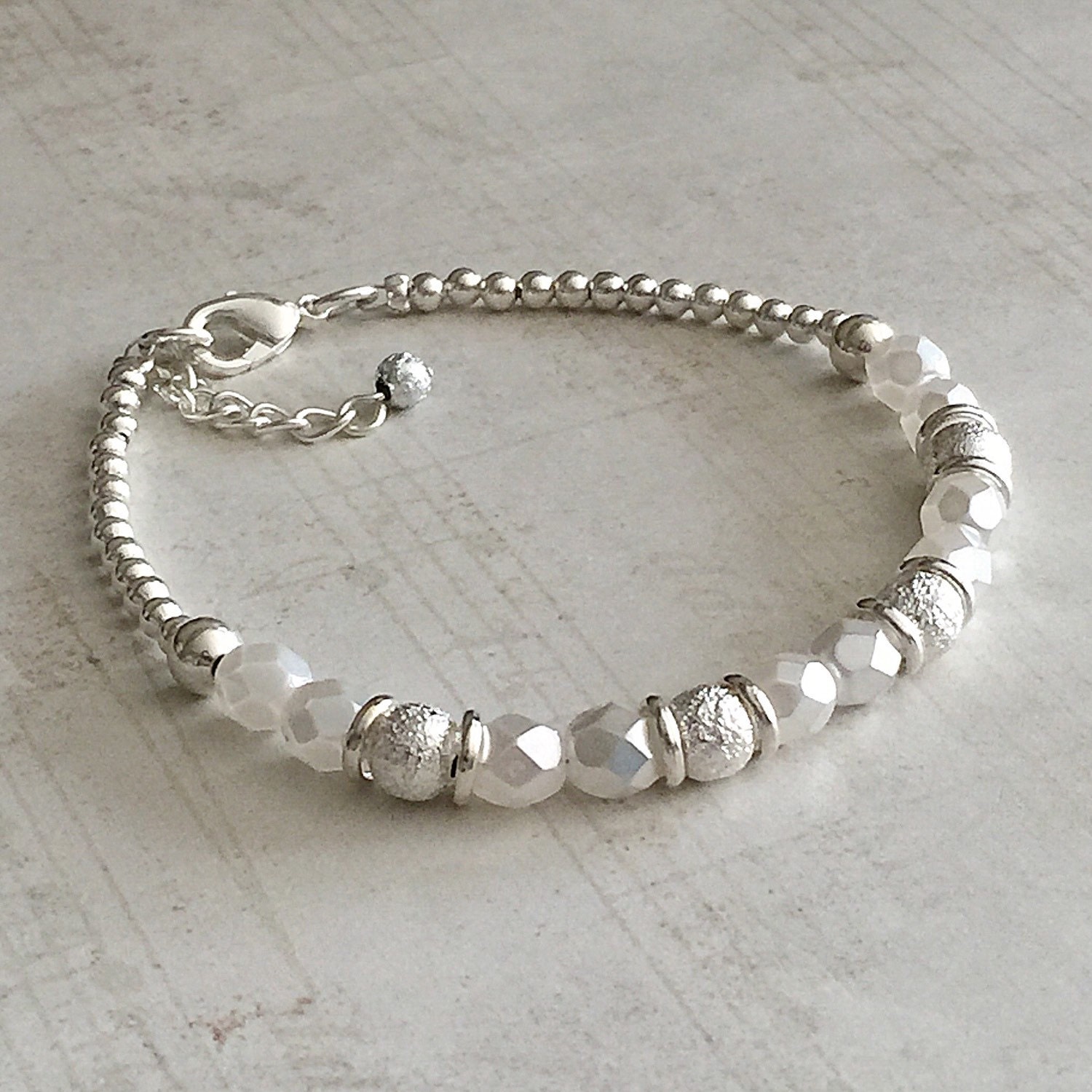 Juni Geburtsstein Armband, Perlenarmband, Armbänder, Perlen Geburtstag Geschenk, Mädchen Juni Geburtsstein Armband, Perlenarmband, Armbänder, Perlen Geburtstag Geschenk, Mädchen von BellaBoutiqueCrafts