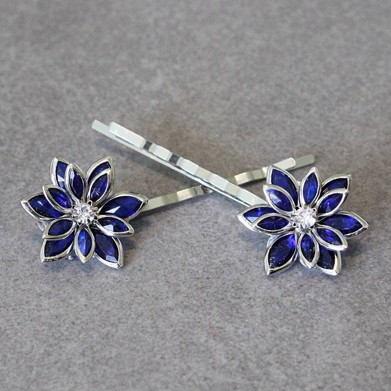 Königsblaue Haarnadeln, Dunkelblaue Blaue Blumen Braut Brautjungfer Haarnadeln von BellaBoutiqueCrafts
