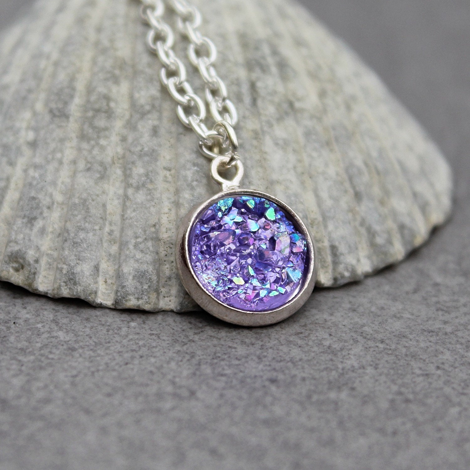 Lila Druzy Halskette, Anhänger Brautjungfern Faux Zierliche Halskette von BellaBoutiqueCrafts