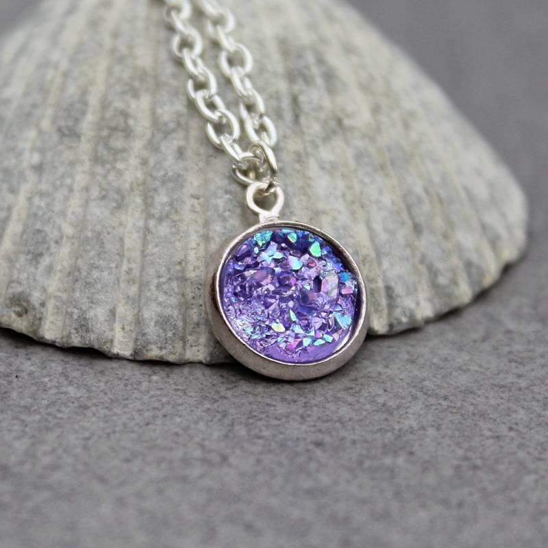 Lila Druzy Halskette, Anhänger Brautjungfern Faux Zierliche Halskette Lila Druzy Halskette, Anhänger Brautjungfern Faux Zierliche Halskette von BellaBoutiqueCrafts