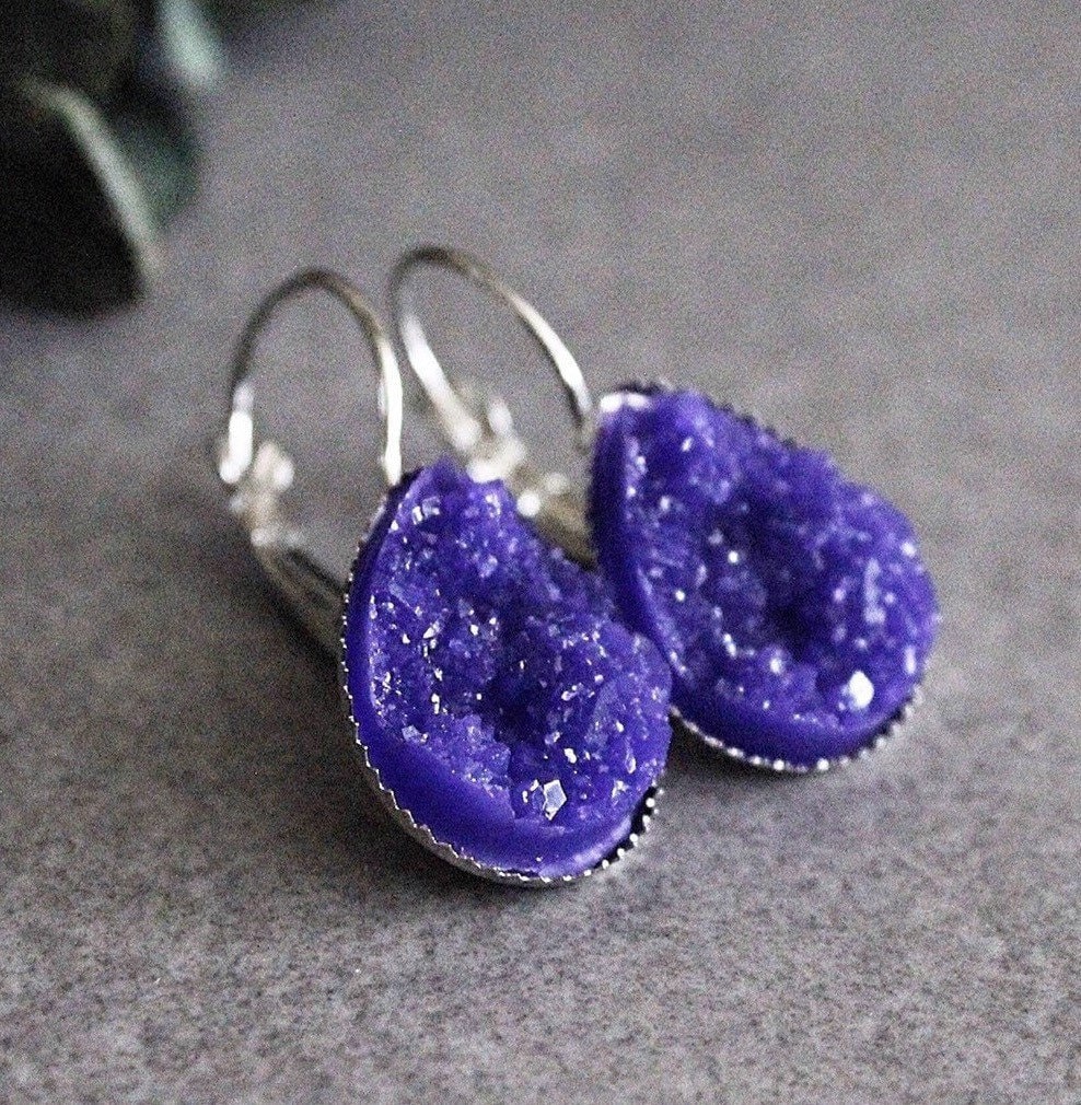 Lila Teardrop Ohrringe, Druzy Tropfen Baumeln Ohrringe Geschenk von BellaBoutiqueCrafts