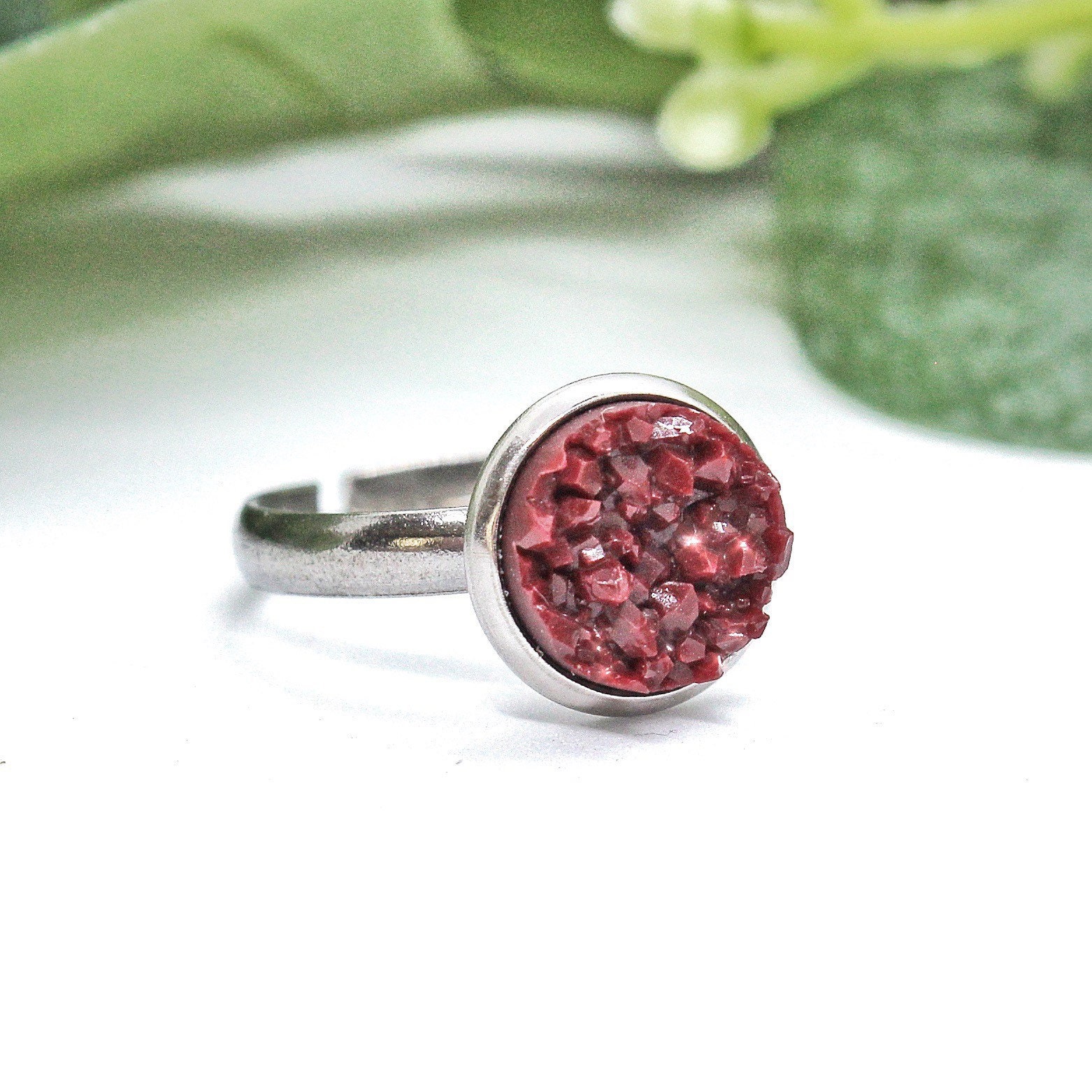 Maroon Druzy Ring, Burgund Verstellbarer Roter Statement Einzigartiges Geschenk Für Sie, Roter Stein Geode Geschenke Unter 10 von BellaBoutiqueCrafts