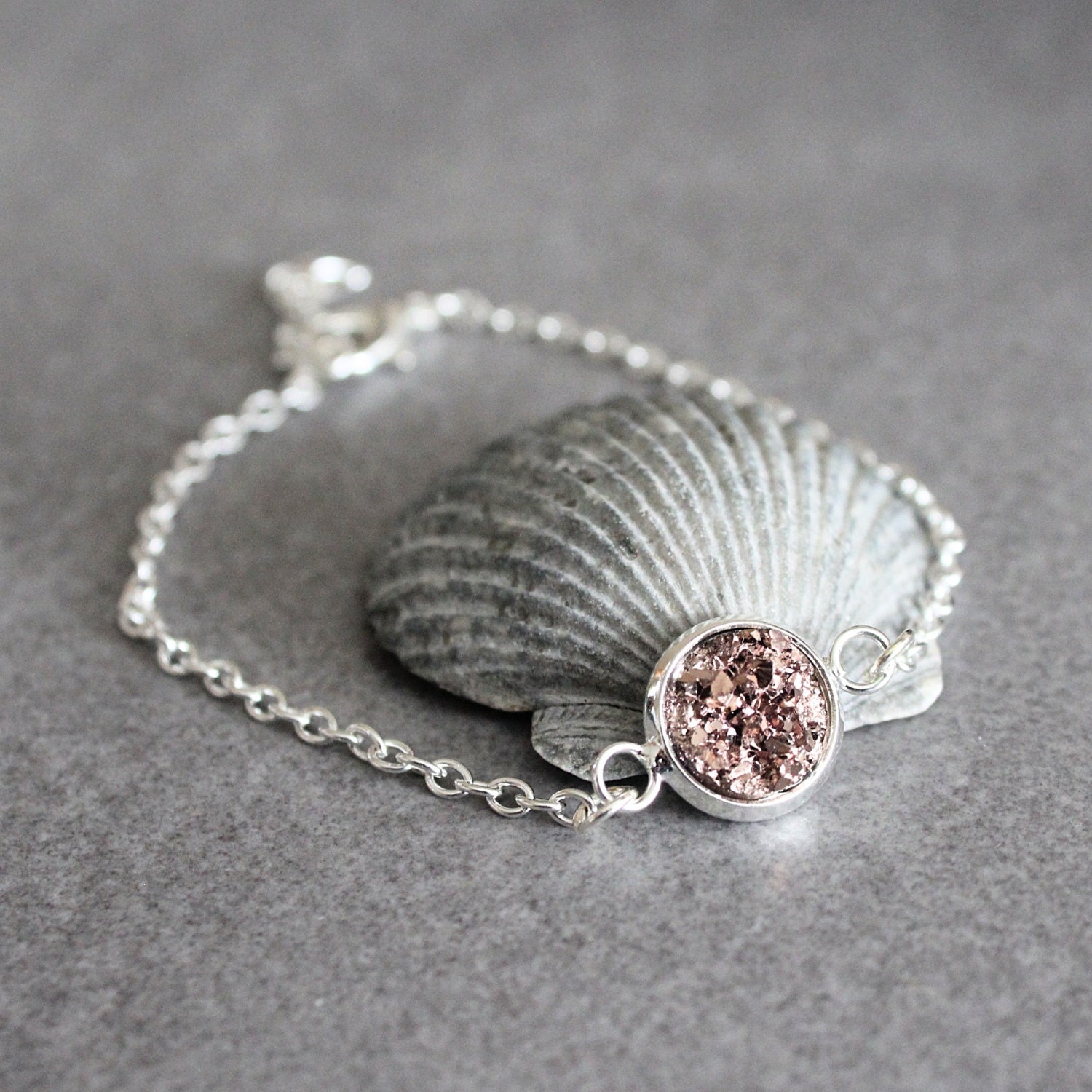 Rose Gold Druzy Armband, Brautjungfer Schmuck, Faux Armreif, Zierliche Armband von BellaBoutiqueCrafts