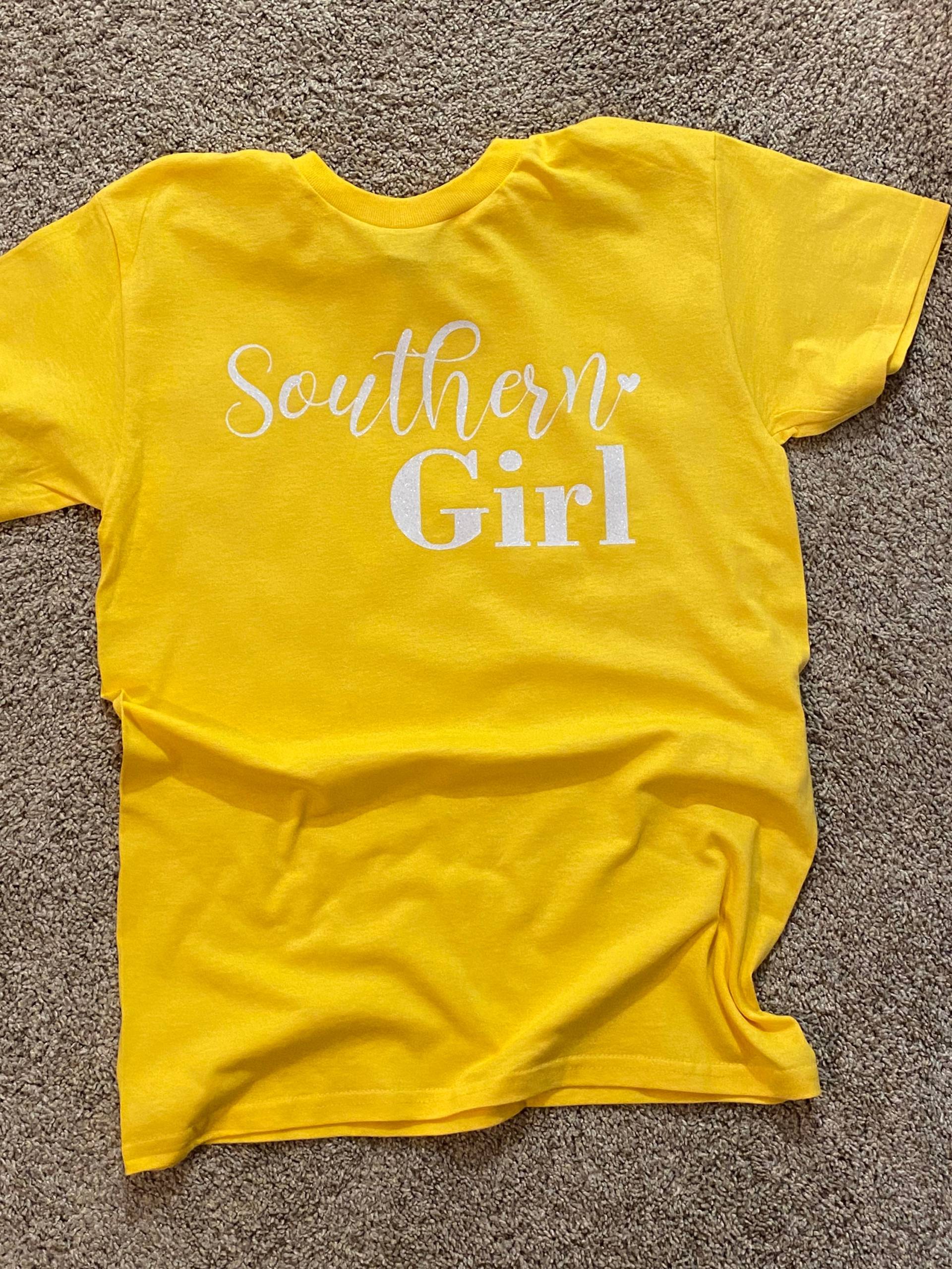 Southern Girl Preshrunk Baumwolle T-Shirt von BellaDecorandGifts