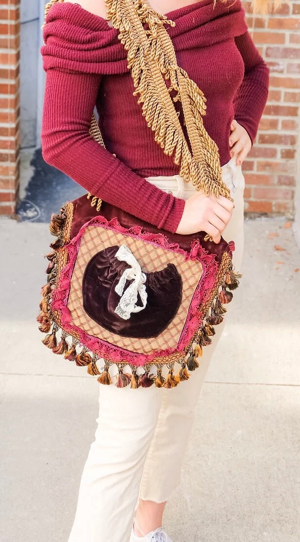 Cassandra Wandtasche von BellaDioDesigns