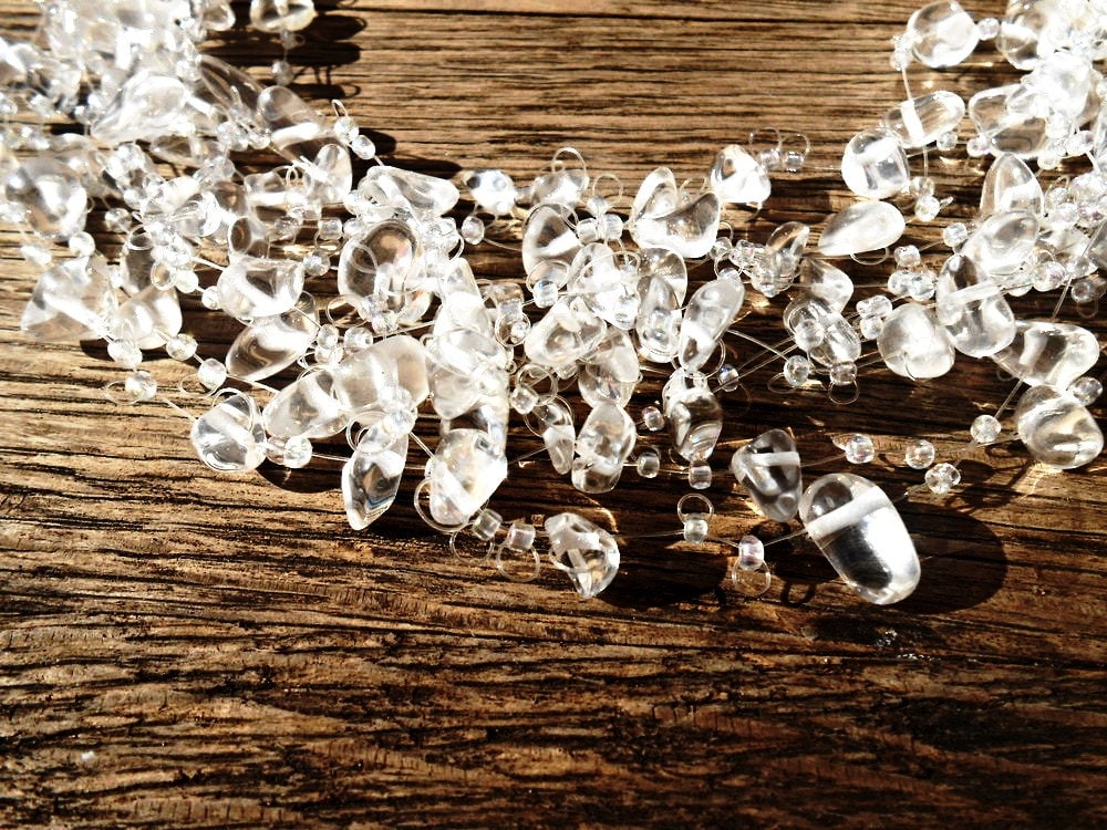 Bergkristall Edelstein Floating Mehrstrang Damen Häkelkette Luft Unsichtbar Weiß Heilstein Boho Schmuck von BellaDonnaBG