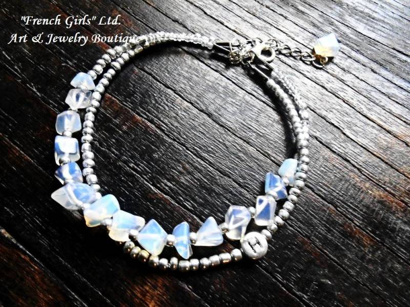 Roher Mondstein Opalite Personalisierte Alphabet Buchstaben Benutzerdefinierte Initial Armband Boho Beach Sommer Edelstein Geschenk Frauen Mädchen von BellaDonnaBG
