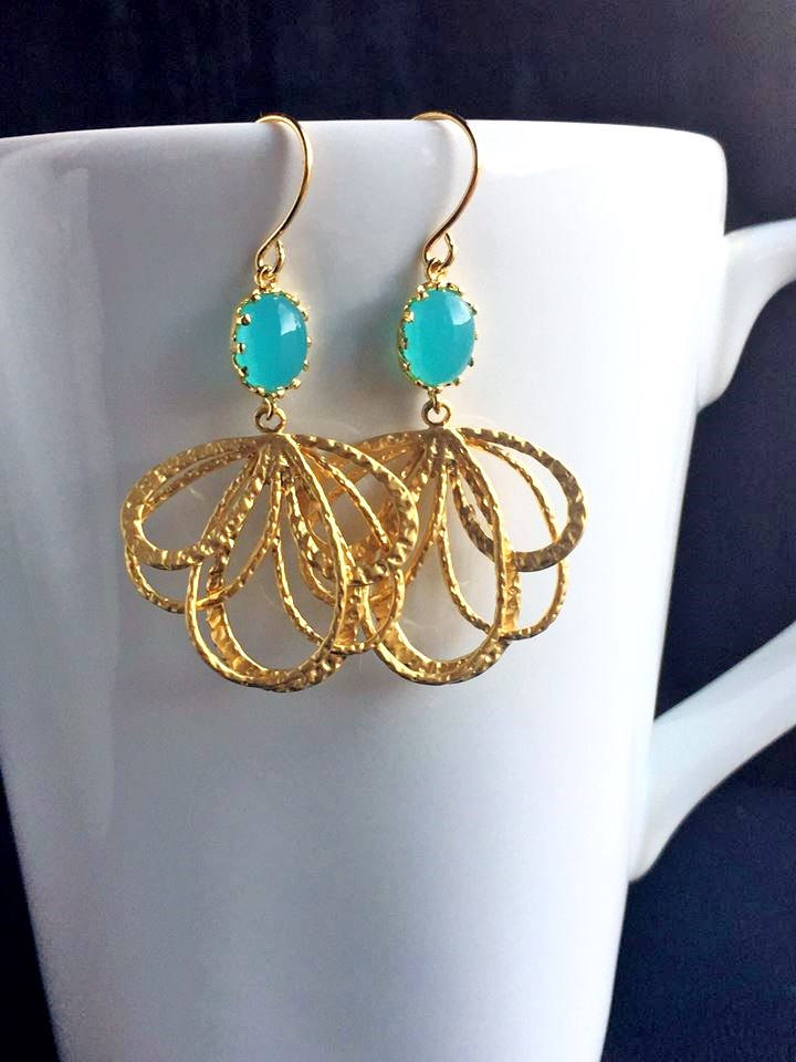 Aqua Gold Kronleuchter Ohrringe Chalcedon Tropfen Brautjungfer Braut Zarte Zierliche Hochzeit von BellaJewelsInc