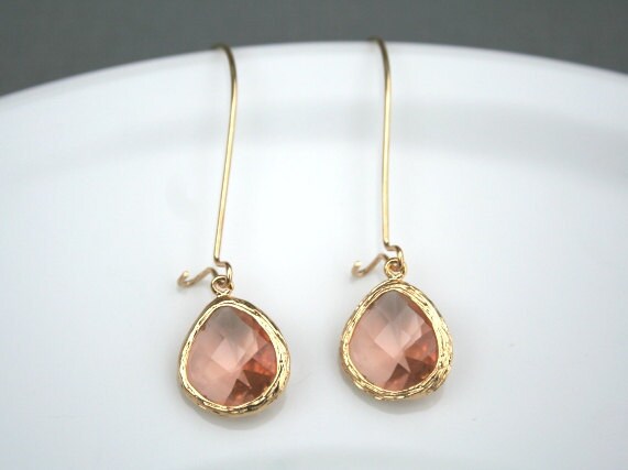 Champagner Ohrringe in Gold. Leichte Pfirsich Ohrringe. Erröten Ohrringe.brautjungfer Geschenke.braut Schmuck.hochzeit von BellaJewelsInc