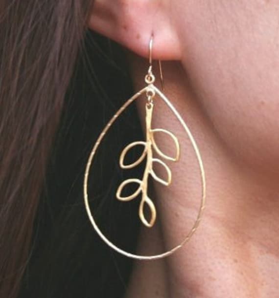 Gold-Blatt-Ohrringe. Gold Creolen. Blätter Ohrringe.statement Ohrringe.einfache Ohrringe. Zarte. Dainty.minminalist von BellaJewelsInc