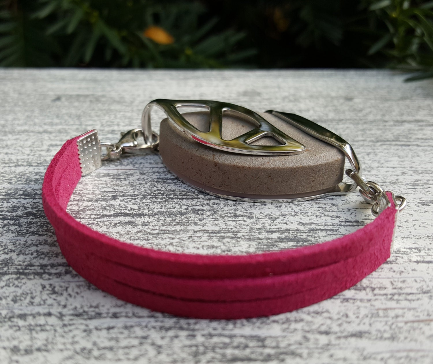 Drachenfrucht Armband Aus Wildlederimitat | Handgefertigter Wellness Schmuck Für Bellabeat Leaf Bella Blatt Co Drachenfrucht Armband Aus Wildlederimitat | Handgefertigter Wellness Schmuck Für Bellabeat Leaf Bella Blatt Co von BellaLeafCo
