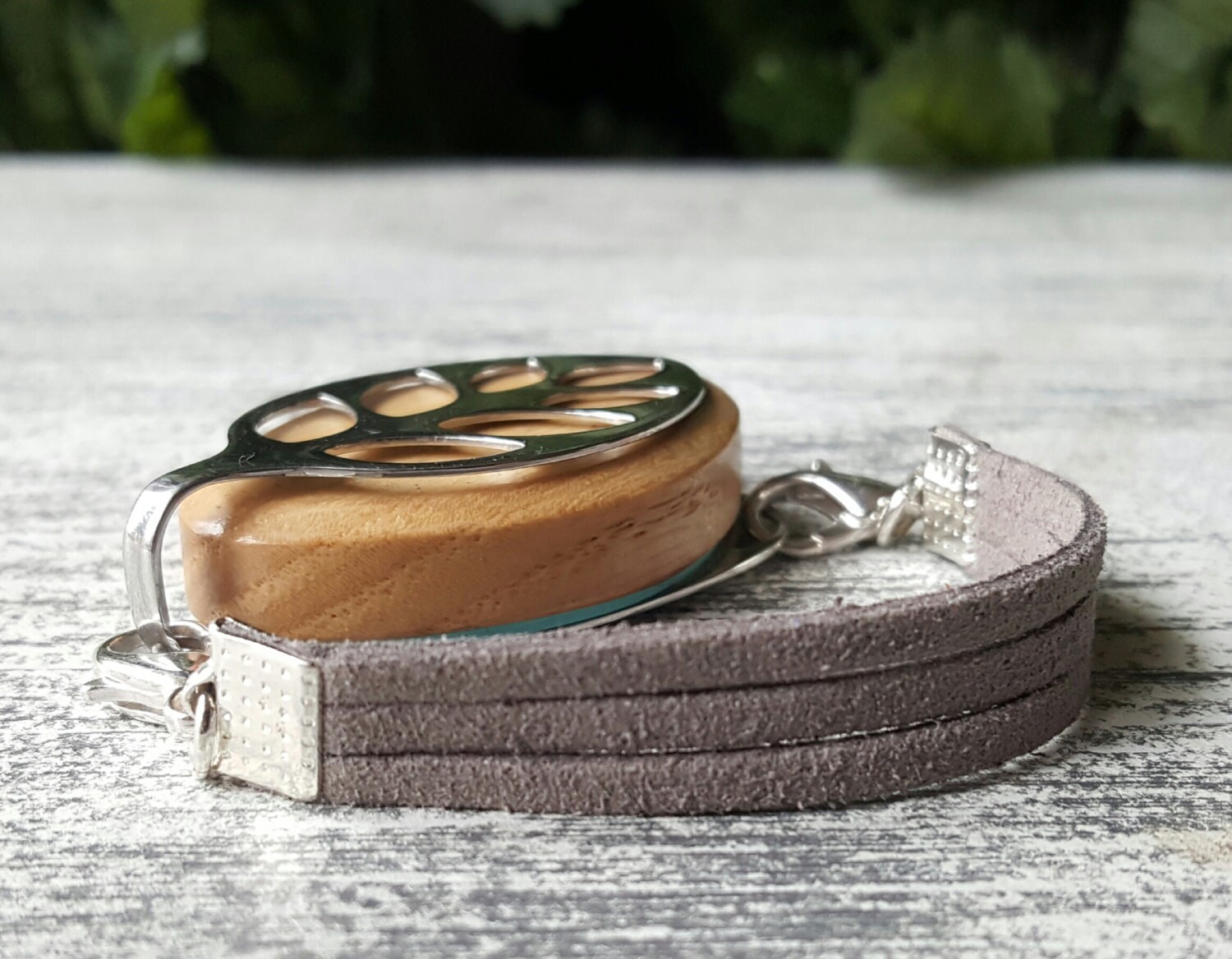 Graues Armband Aus Kunst-Velours | Handgefertigter Wellness Schmuck Für Bellabeat Leaf Bella Blatt Co Graues Armband Aus Kunst-Velours | Handgefertigter Wellness Schmuck Für Bellabeat Leaf Bella Blatt Co von BellaLeafCo