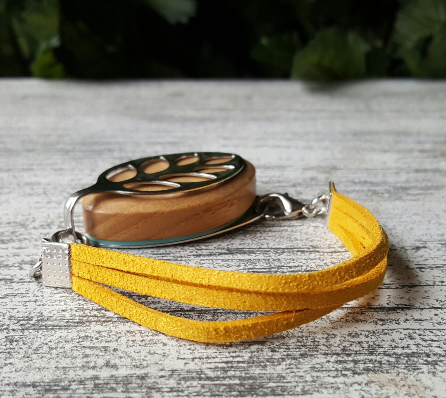 Sunshine Armband Aus Wildlederimitat | Handgefertigter Wellness Schmuck Für Bellabeat Leaf Bella Blatt Co Sunshine Armband Aus Wildlederimitat | Handgefertigter Wellness Schmuck Für Bellabeat Leaf Bella Blatt Co von BellaLeafCo