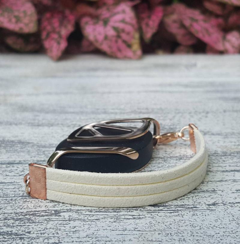 Vanilla Bean Armband Aus Kunst-Wildleder | Handgefertigter Wellness Schmuck Für Bellabeat Leaf Bella Blatt Co Vanilla Bean Armband Aus Kunst-Wildleder | Handgefertigter Wellness Schmuck Für Bellabeat Leaf Bella Blatt Co von BellaLeafCo