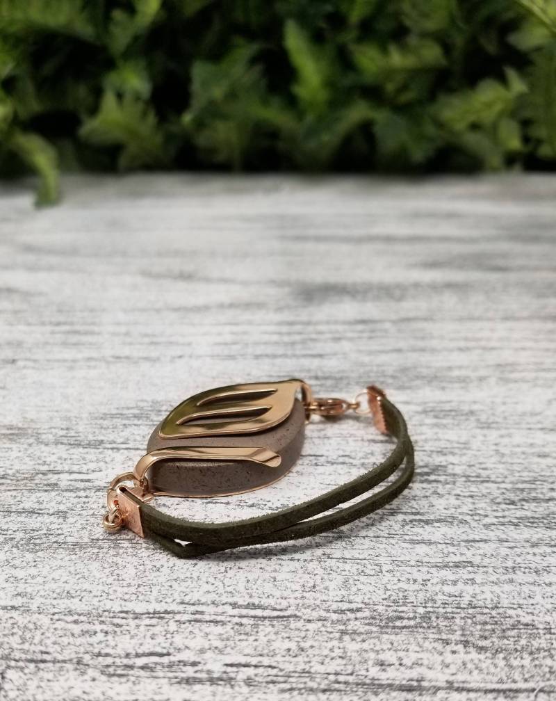 Wildleder Armband Waldgrün | Handgefertigter Wellness Schmuck Für Bellabeat Leaf Bella Blatt Co von BellaLeafCo