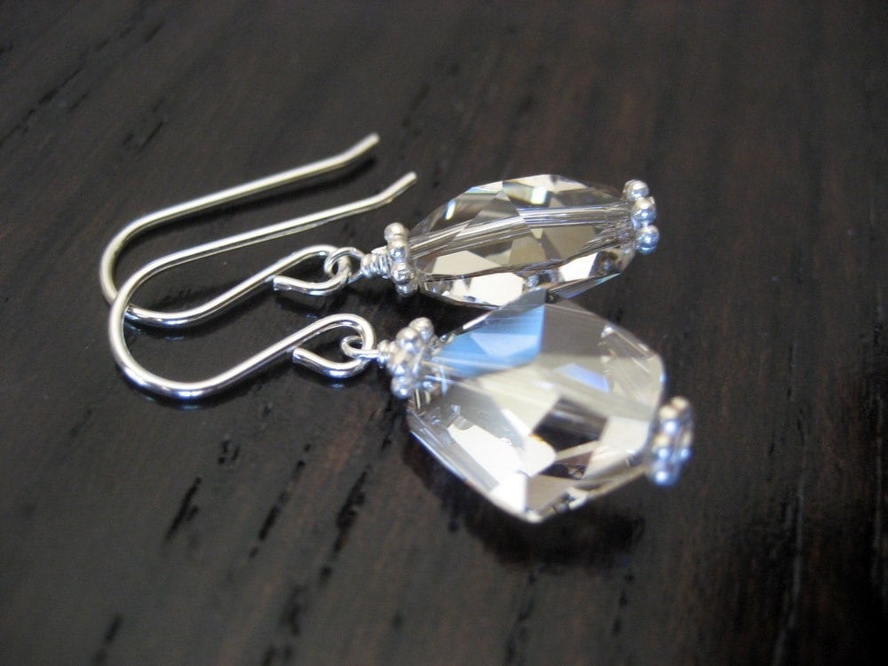 Kosmisch Geformte Swarovski Kristallohrringe Im Silberton von BellaLuAndMe