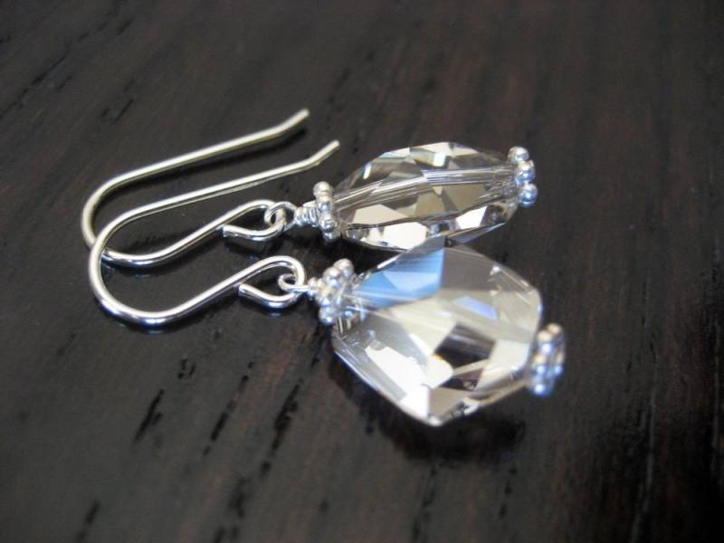 Kosmisch Geformte Swarovski Kristallohrringe Im Silberton von BellaLuAndMe