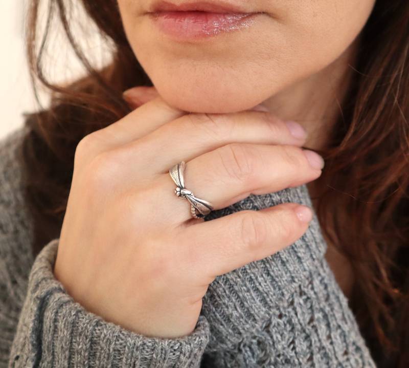 Libelle Ring, Verstellbar, Kleine Sterling Silber Ochse Oder Messing Finish von BellaMantra