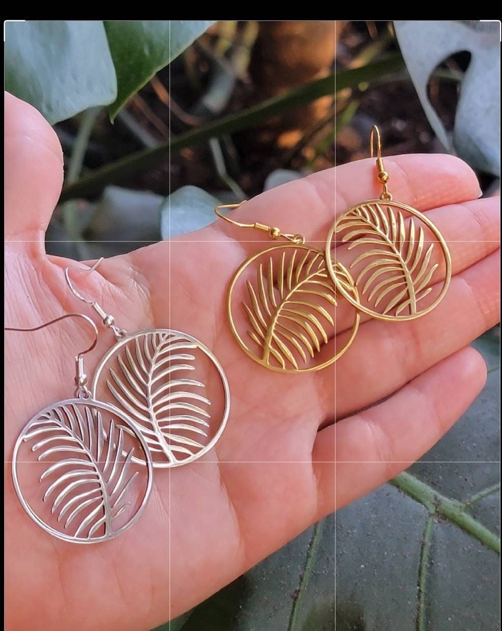 Blatt Ohrringe, Gold, Monstera, Große Gold Pflanzenschmuck, Edelstahl, Boho Statement Ohrringe von BellaMiaBeadsStudio