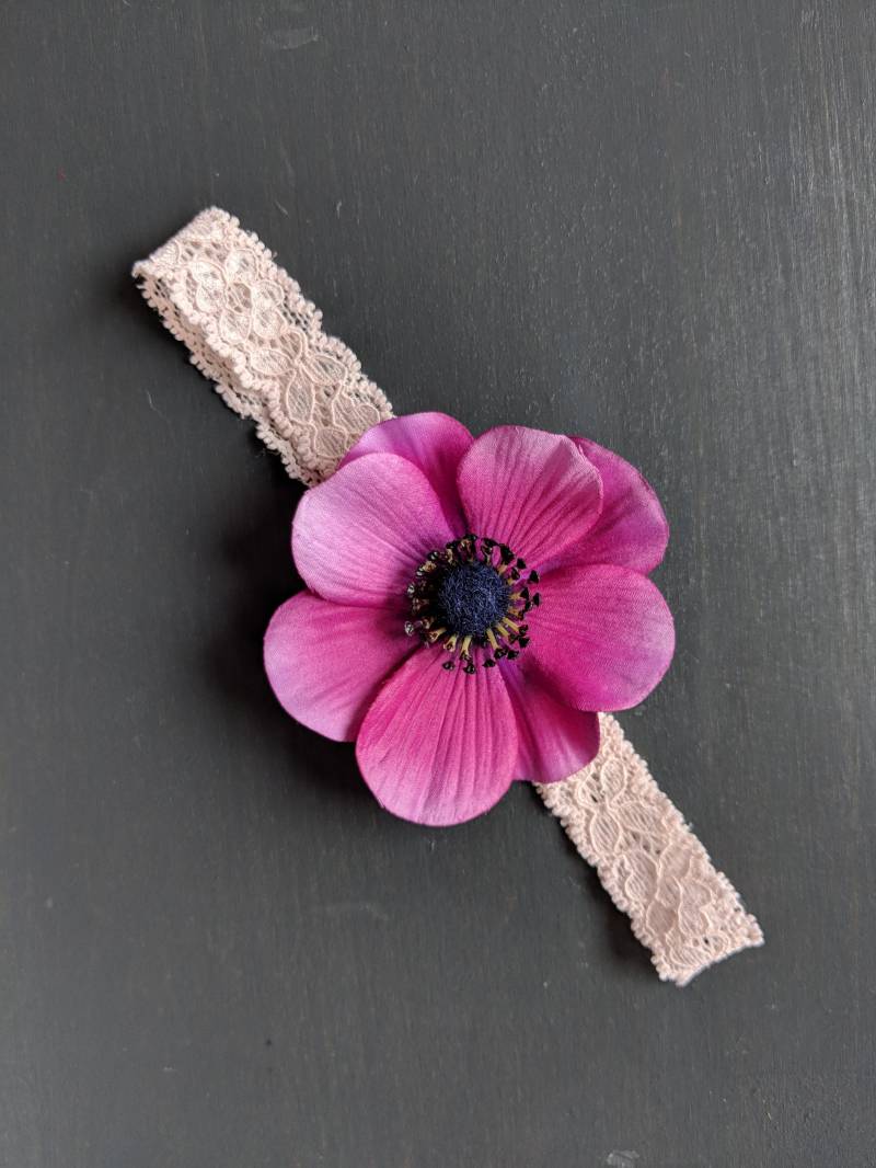 Baby Stirnband - 3-6 Monate Alt Lila Blume Baby Stirnband - 3-6 Monate Alt Lila Blume von BellaNBooDesigns