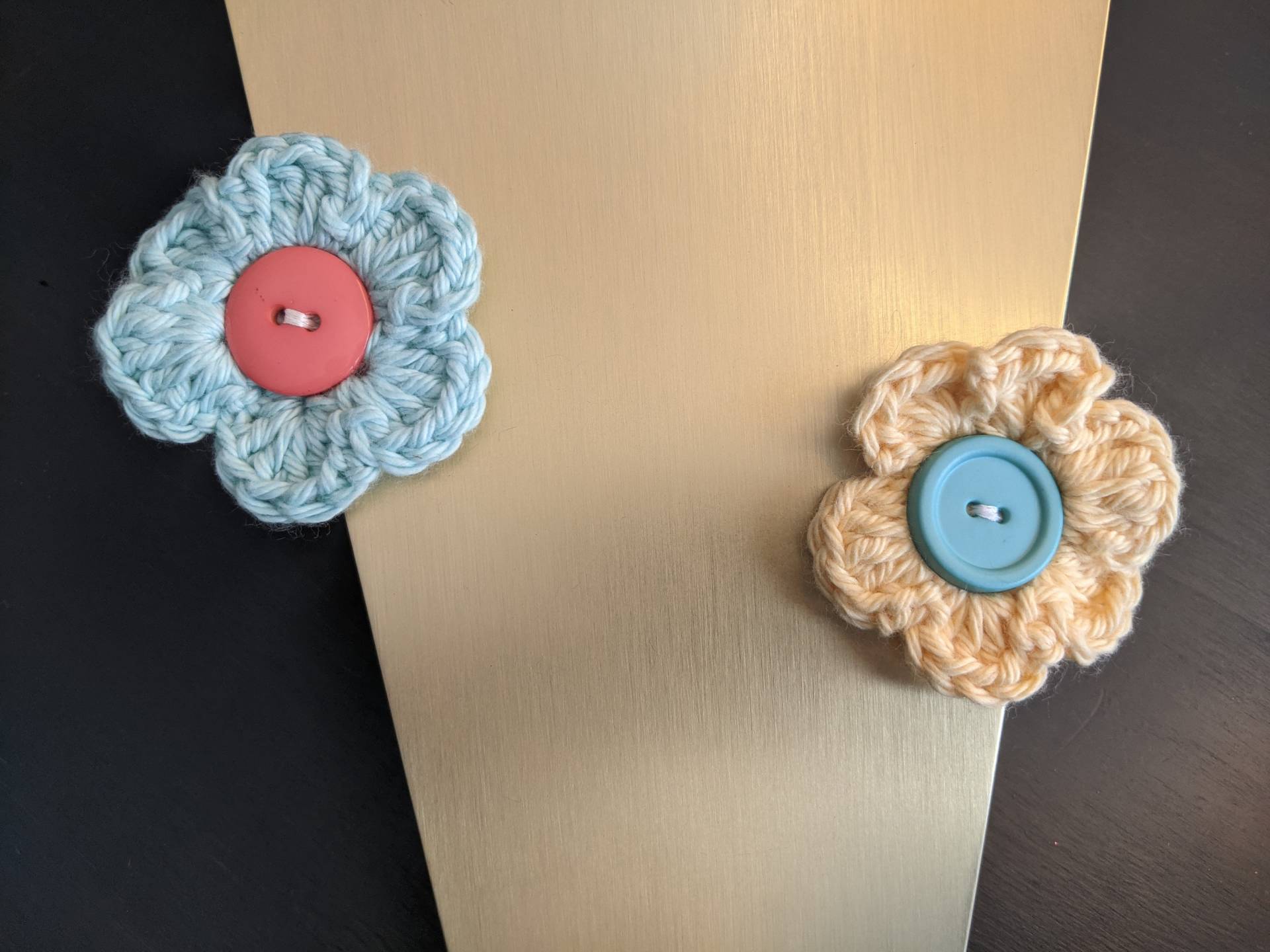 Blumen Haarspange - 2Er Pack - Blau - Gelb Blumen Haarspange - 2Er Pack - Blau - Gelb von BellaNBooDesigns