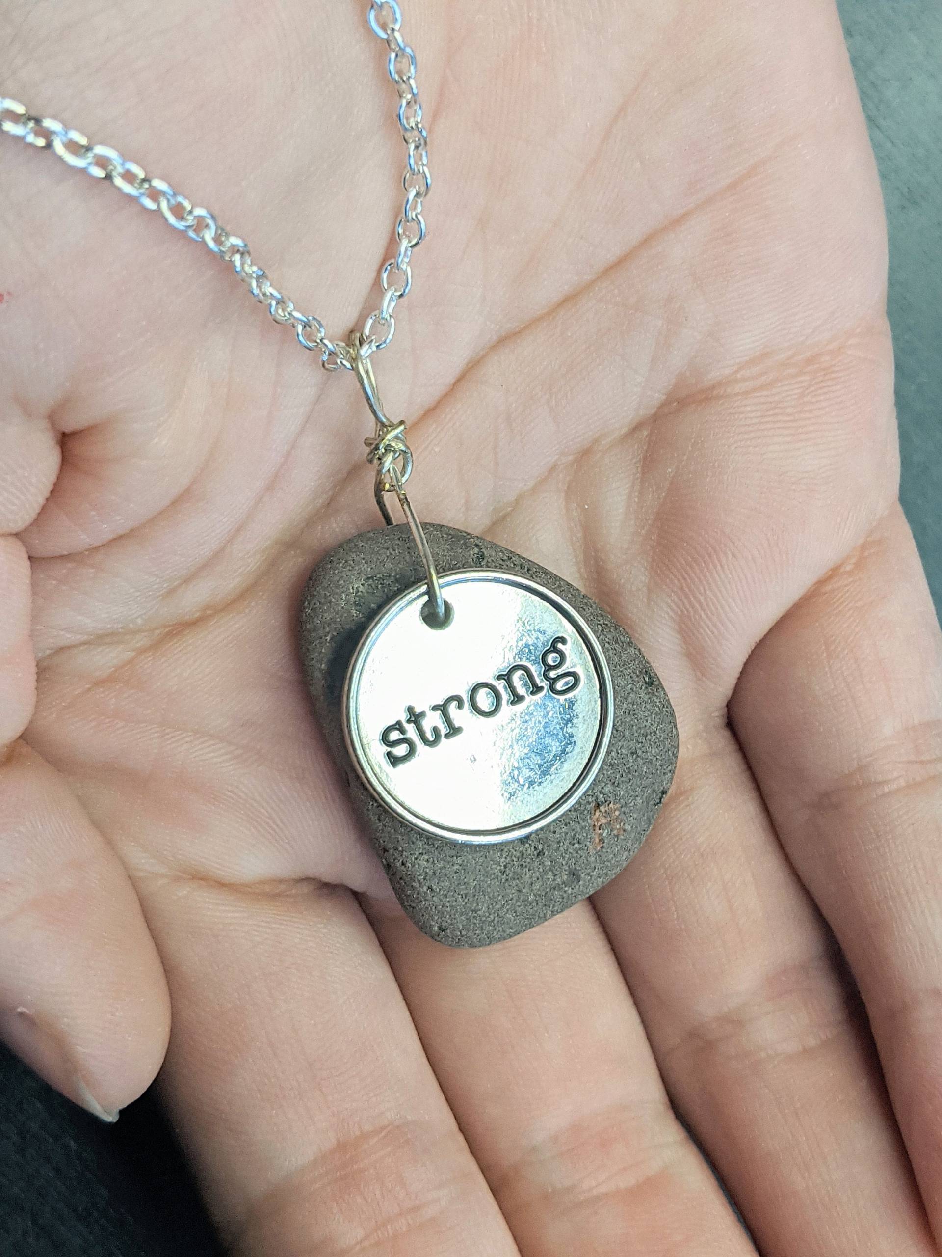 Halskette - Stein - Anhänger - Stark - Mantra - Inspirational Schmuck Halskette - Stein - Anhänger - Stark - Mantra - Inspirational Schmuck von BellaNBooDesigns