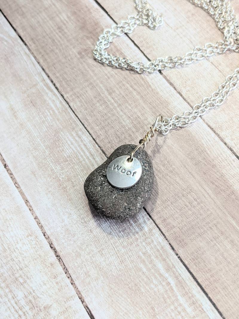 Hund Halskette - Wuff Schmuck Stein Anhänger Hund Halskette - Wuff Schmuck Stein Anhänger von BellaNBooDesigns