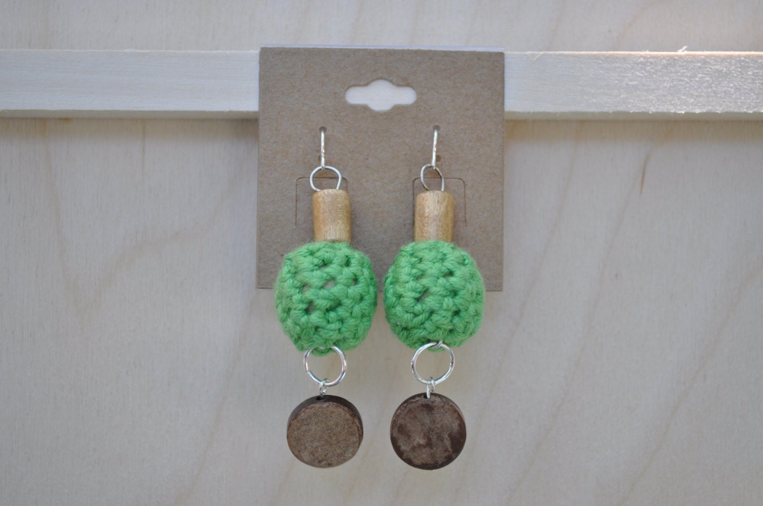 Ohrringe - Grün- Holzperle Ohrringe - Grün- Holzperle von BellaNBooDesigns