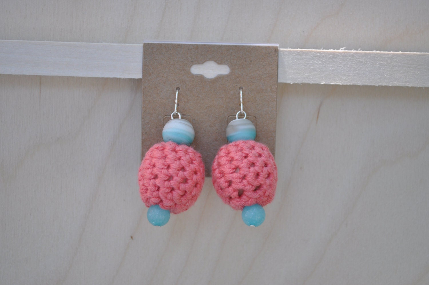 Ohrringe - Perlenschmuck Koralle- Blau- Rund Ohrringe - Perlenschmuck Koralle- Blau- Rund von BellaNBooDesigns