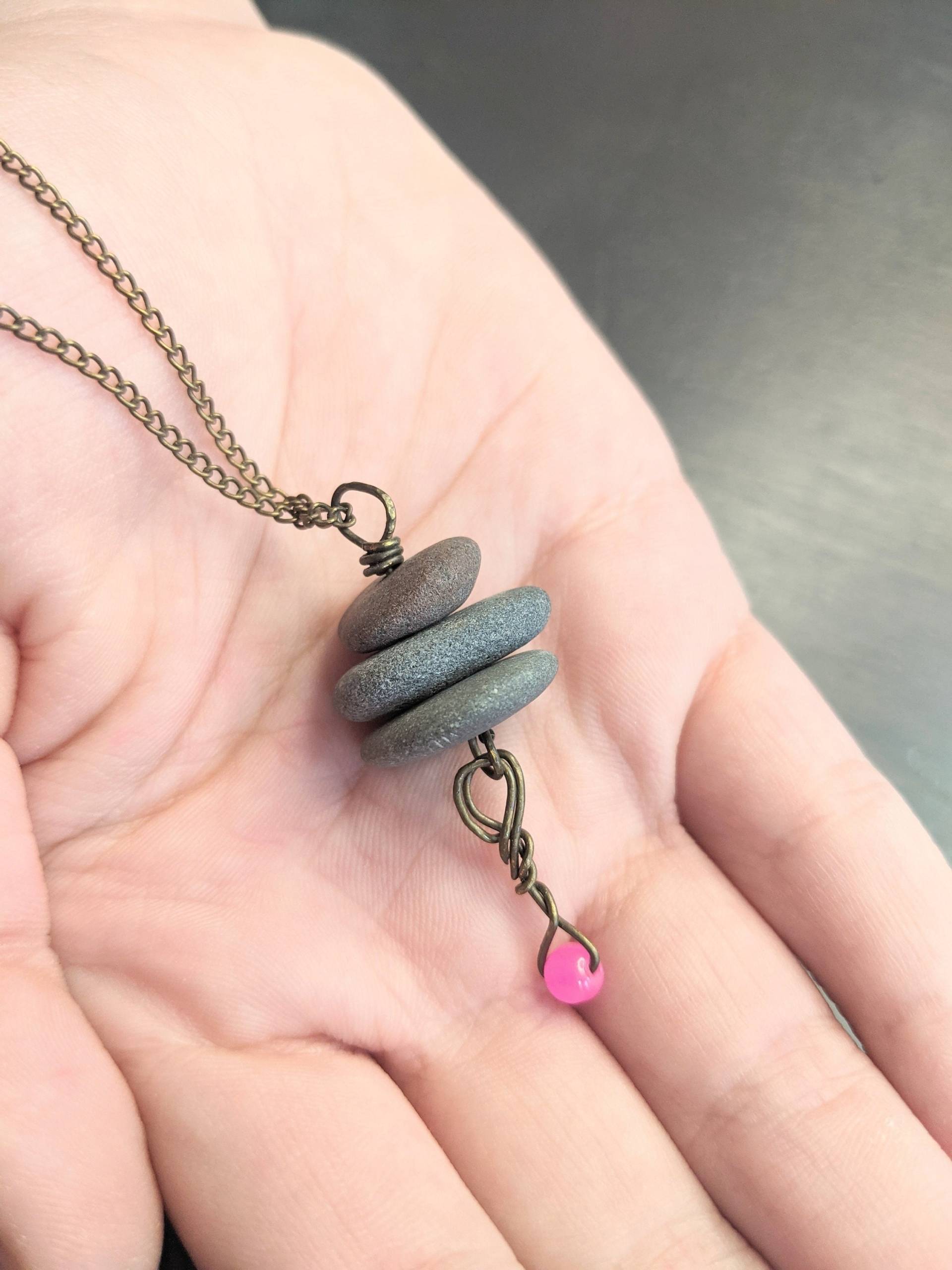 Stapelstein Halskette - Strandstein Cairn Schmuck Pink Stapelstein Halskette - Strandstein Cairn Schmuck Pink von BellaNBooDesigns