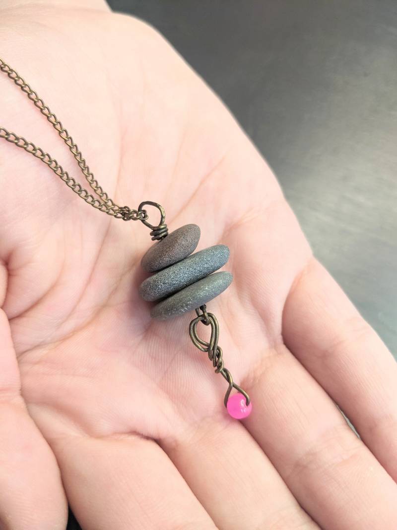 Stapelstein Halskette - Strandstein Cairn Schmuck Pink Stapelstein Halskette - Strandstein Cairn Schmuck Pink von BellaNBooDesigns