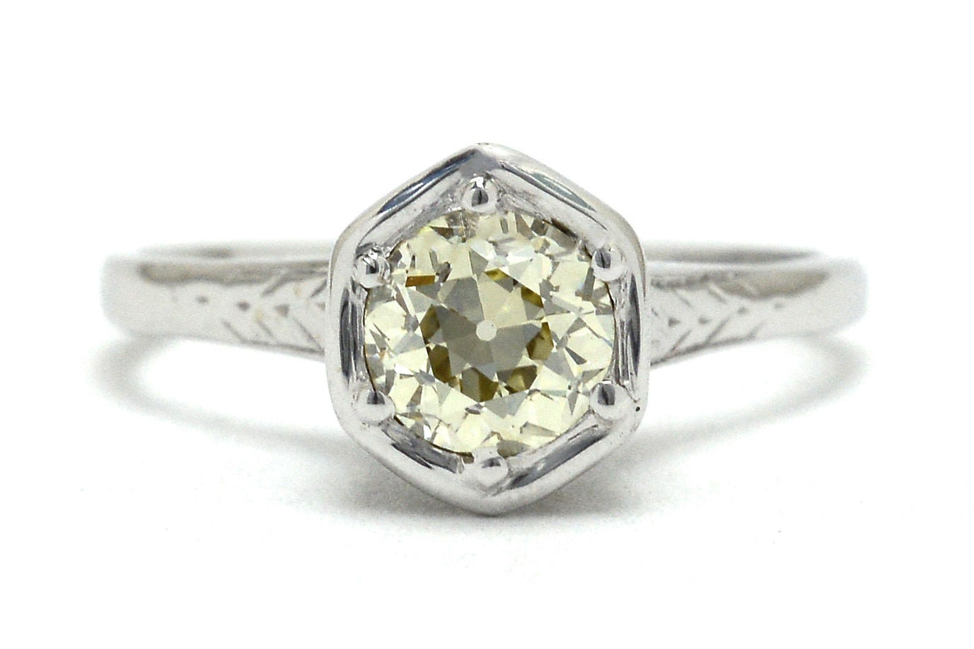Antike Solitär 14K Weißgold Verlobungsring von BellaRosaGalleries