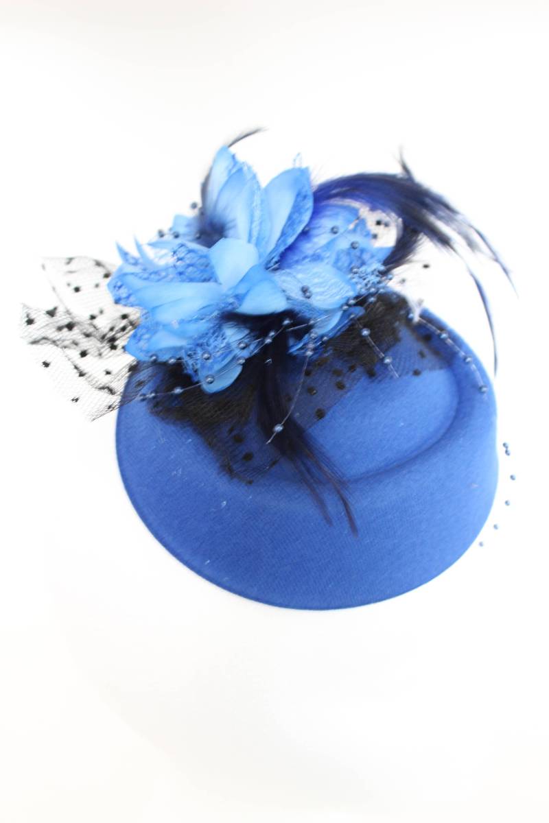 Blauer Mini Fascinator Hut Hochzeit Braut Kopfschmuck von BellaSegretoFashion