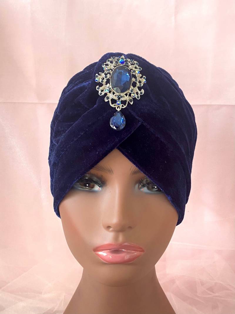 Blauer Samt Turban Fashion Hijab Mit Abnehmbarer Brosche von BellaSegretoFashion