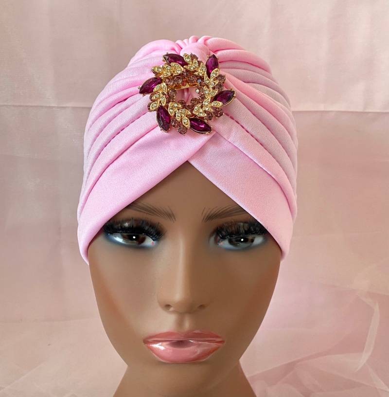 Rosa Turban Hut Gedrehte Front Mit Brosche, Krebs Kopfbedeckung von BellaSegretoFashion