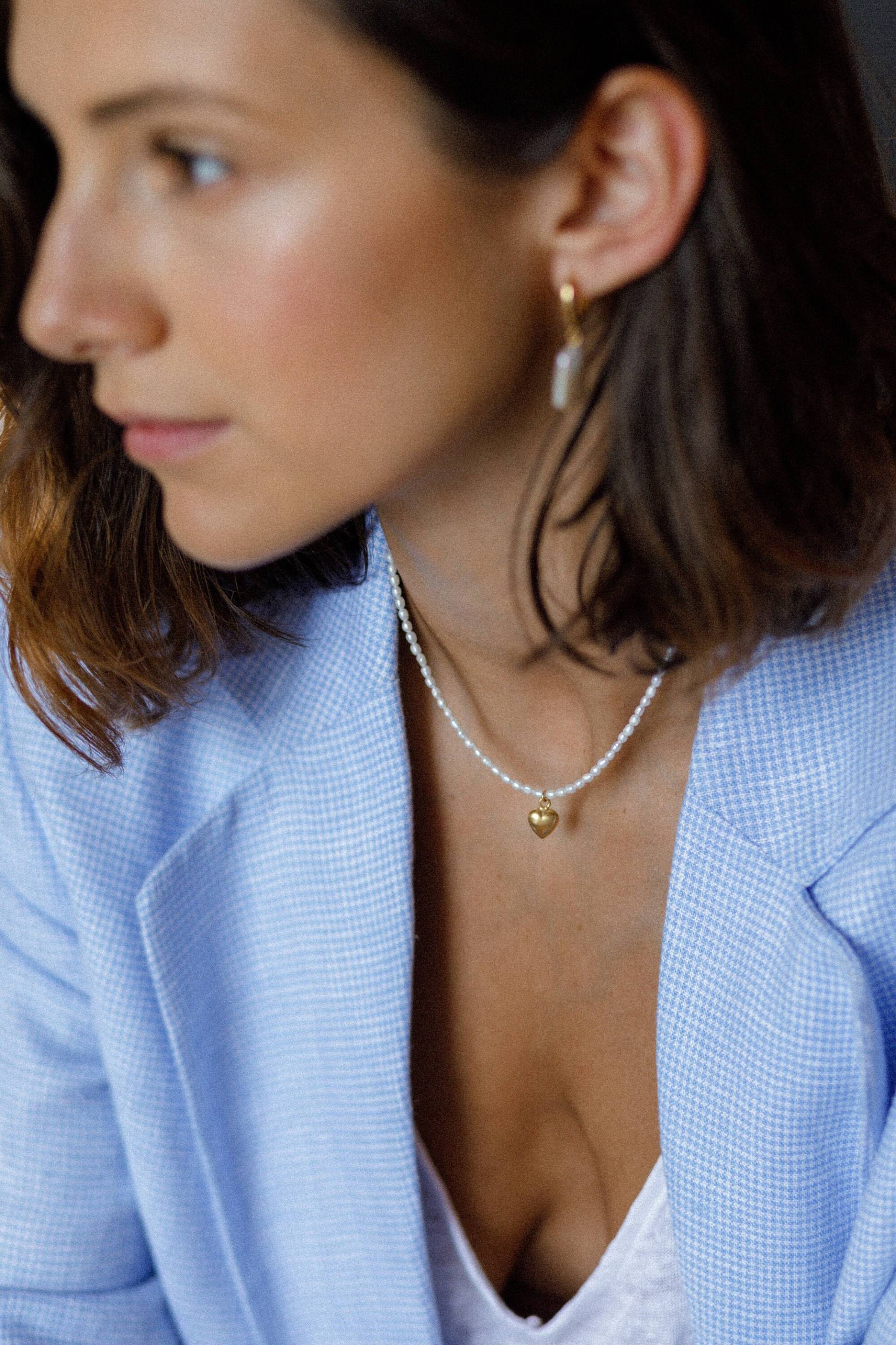 Zierliche Perlenkette Mit Vergoldetem Herzanhänger. Herz Anhänger Halskette. Geschenke Für Sie Zierliche Perlenkette Mit Vergoldetem Herzanhänger. Herz Anhänger Halskette. Geschenke Für Sie von BellaSherban